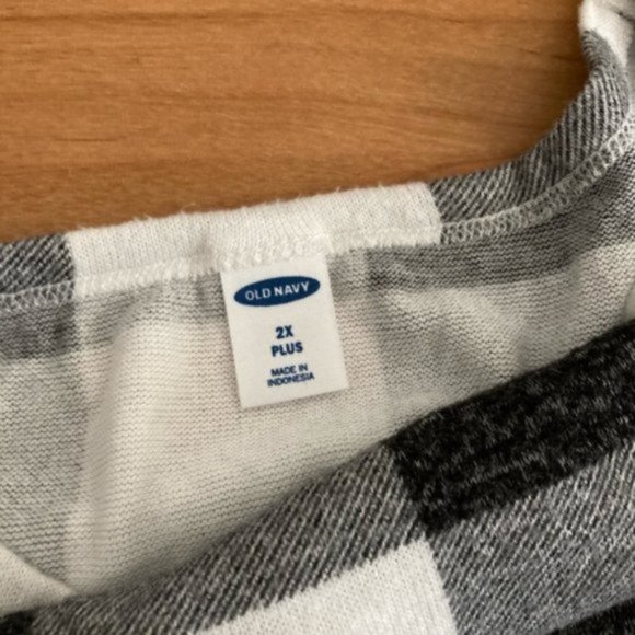 WAS $17 Old Navy top - Picture 4 of 5